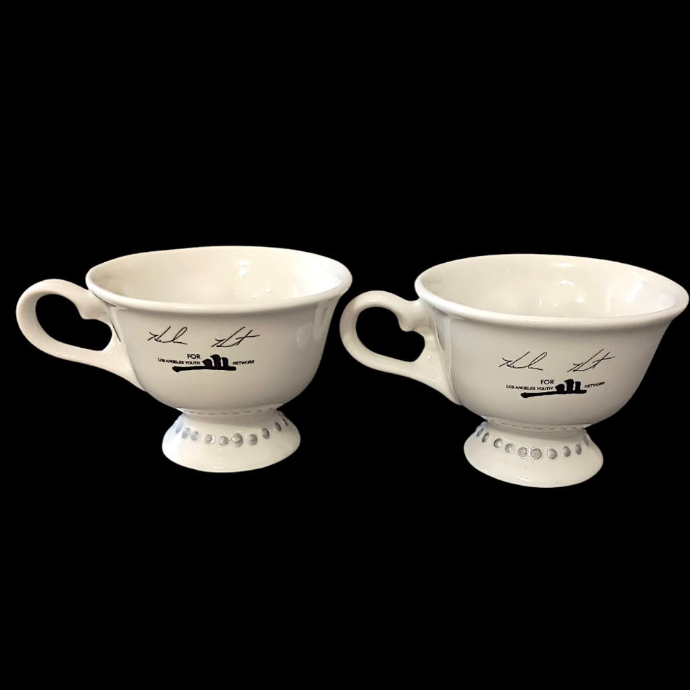 2 Baileys Wink Face Mugs Cups Signed Helen Hunt for Los Angeles Youth Network - Picture 10 of 16